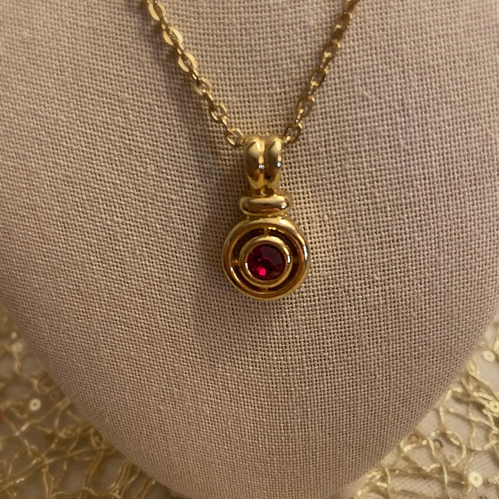 Vintage Red Stone and Gold Tone Pendant Necklace